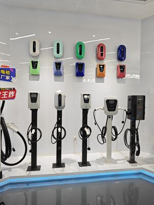 Giá tốt. Bộ sạc AC EV gắn trên tường 7kW 32A 220V 4.3 Inch Touch Screen Sử dụng trong nhà Trực tuyến
